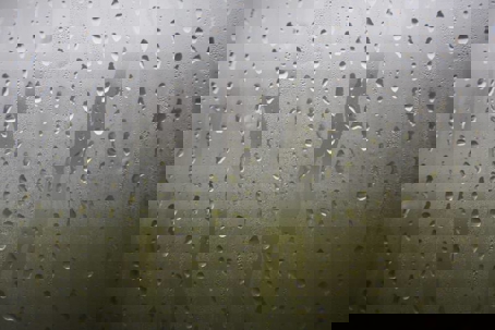 moisture in the glass